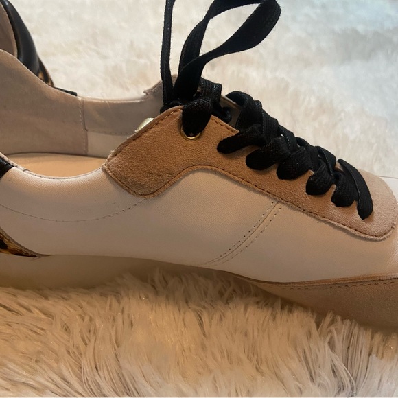 Banana Republic Leather Essential Sneaker - Picture 3 of 6